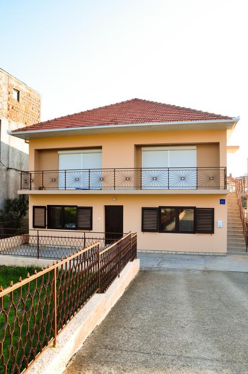 Apartment Rezo Zara Esterno foto