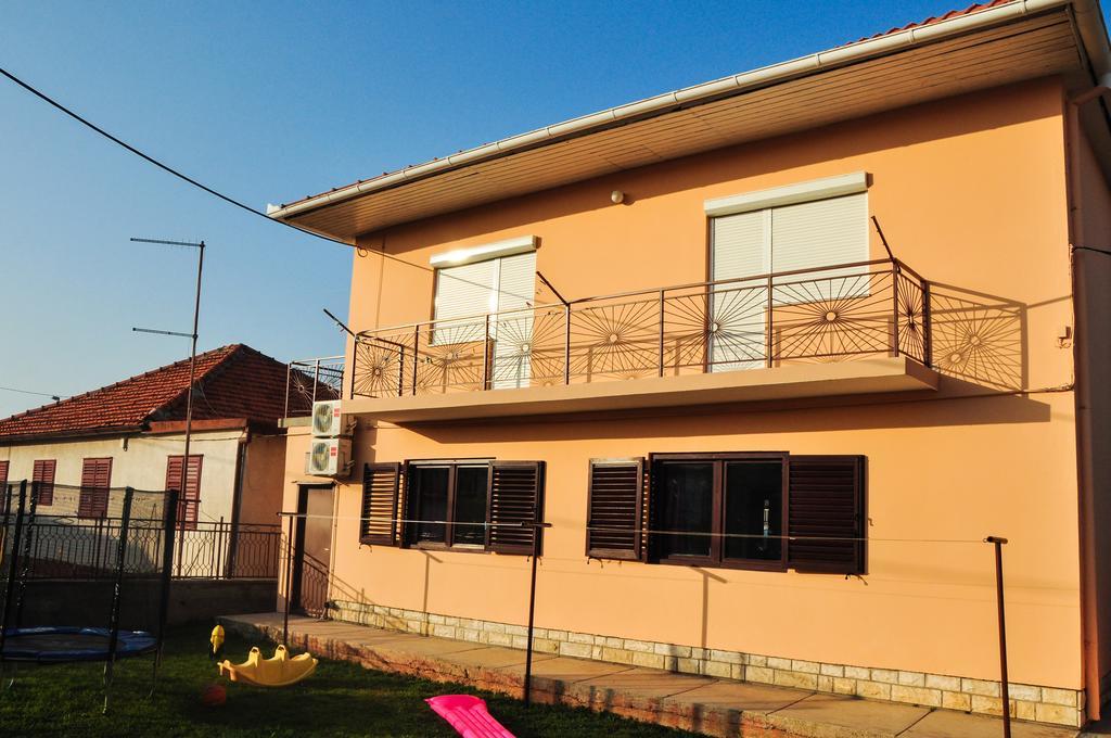 Apartment Rezo Zara Esterno foto